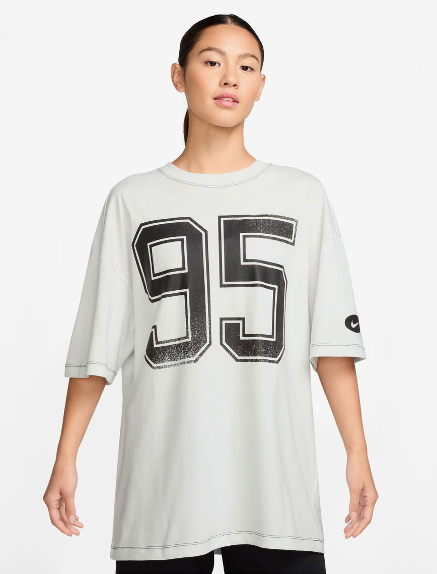 Nike Sportswear Street Kadın Beyaz T-Shirt Nike Sportswear Street Kadın Beyaz T-Shirt