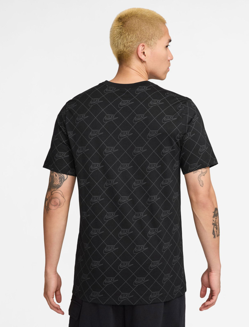 Nike All Over Printed Seasonal Club Erkek Siyah T-Shirt Nike All Over Printed Seasonal Club Erkek Siyah T-Shirt