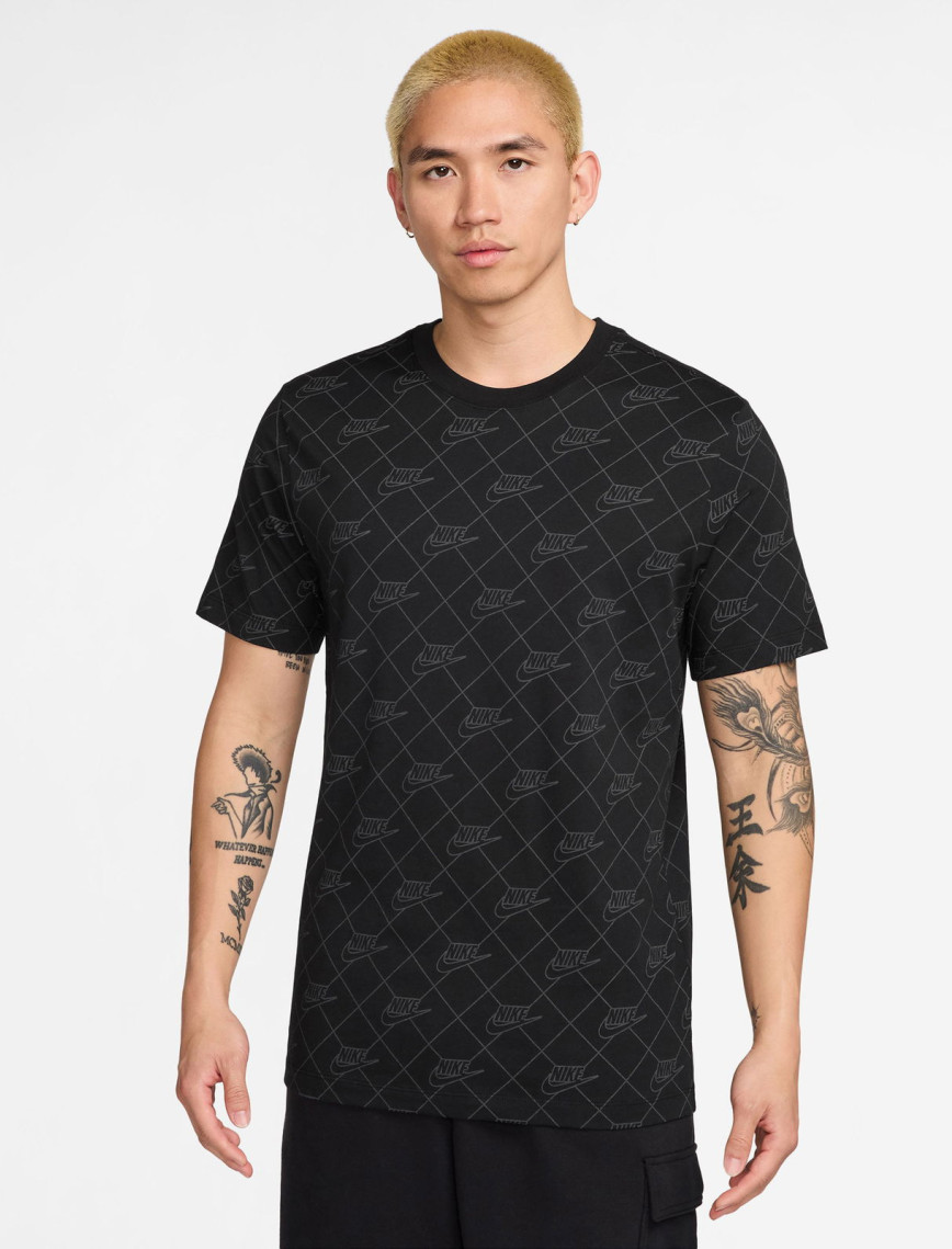 Nike All Over Printed Seasonal Club Erkek Siyah T-Shirt Nike All Over Printed Seasonal Club Erkek Siyah T-Shirt