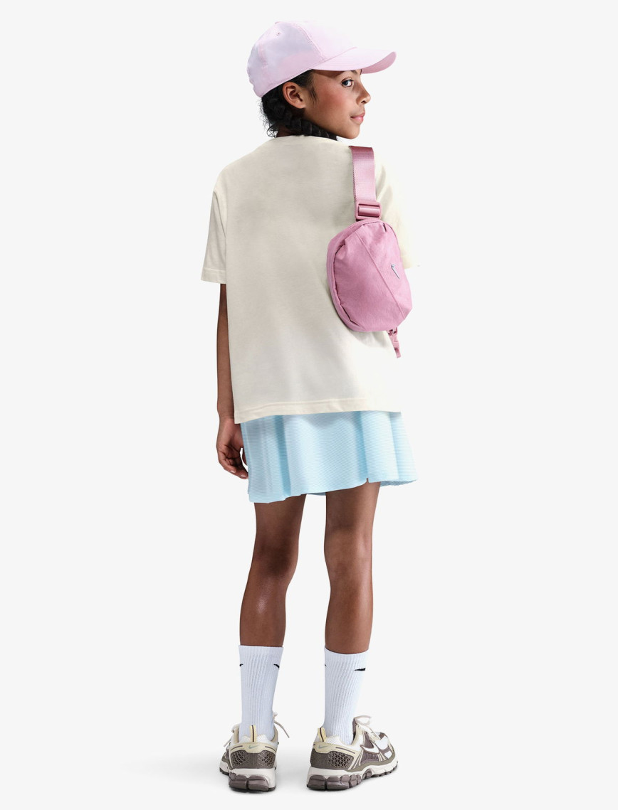 Nike Sportswear Trend Genç Çocuk Krem Rengi T-Shirt Nike Sportswear Trend Genç Çocuk Krem Rengi T-Shirt