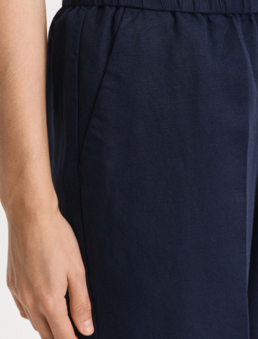 GANT Kadın Lacivert Relaxed Fit Keten Şort GANT Kadın Lacivert Relaxed Fit Keten Şort