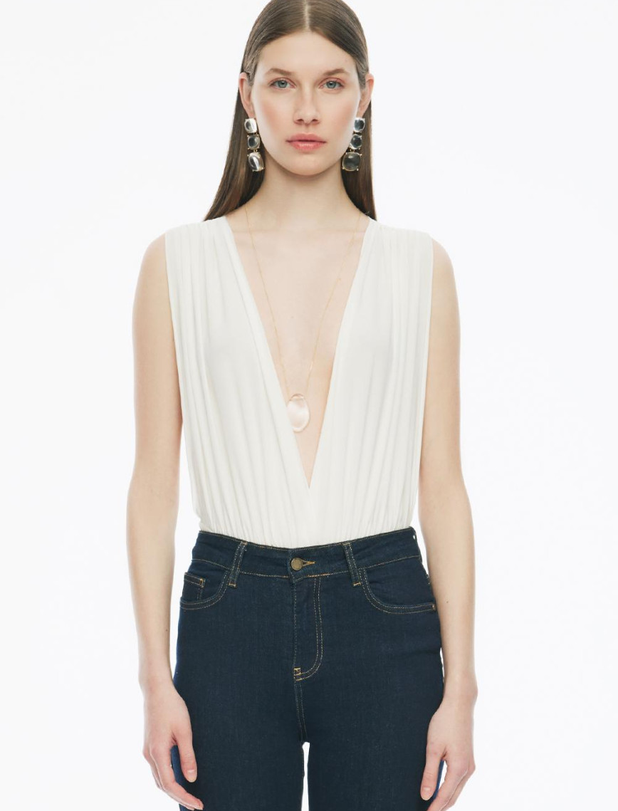 Beyaz Denias Regular Fit V-Yaka Sıfır Kol Bluz Beyaz Denias Regular Fit V-Yaka Sıfır Kol Bluz