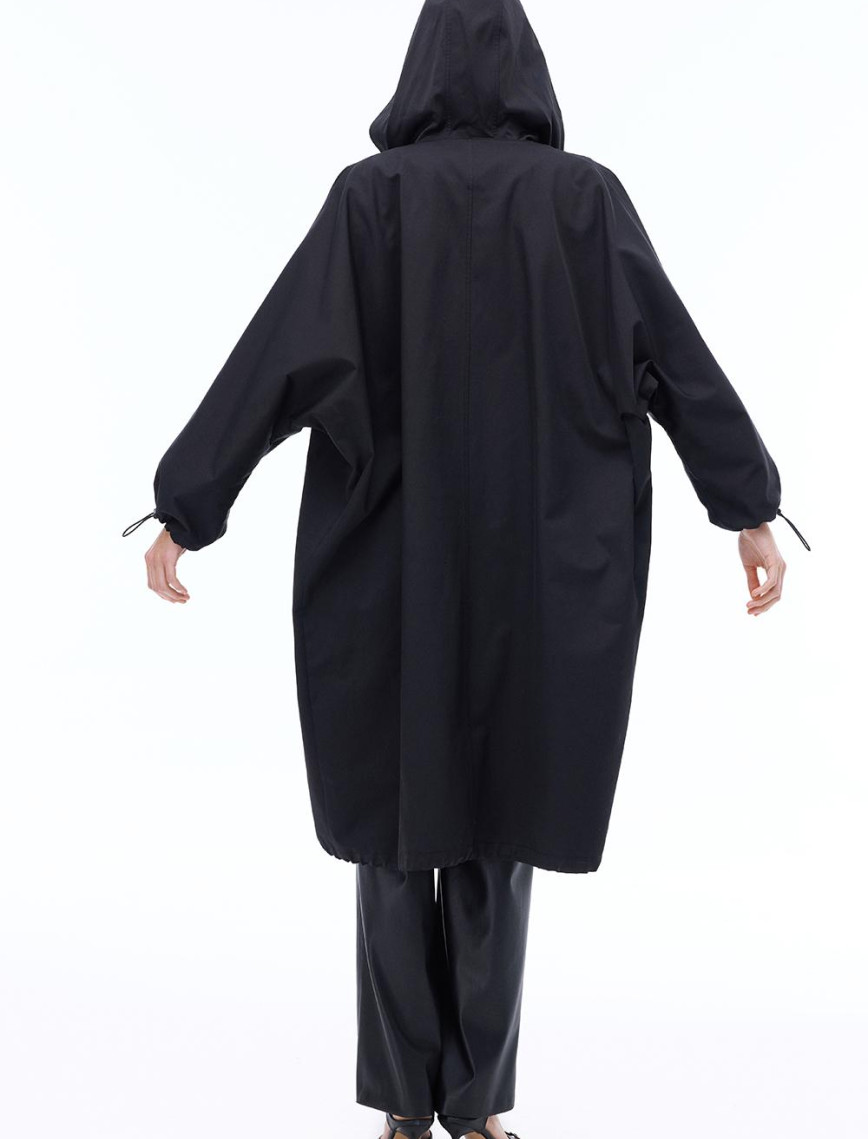 Capellas Rahat Kalıp Midi Boy Düşük Kollu Kapüşonlu Siyah Trençkot Capellas Rahat Kalıp Midi Boy Düşük Kollu Kapüşonlu Siyah Trençkot