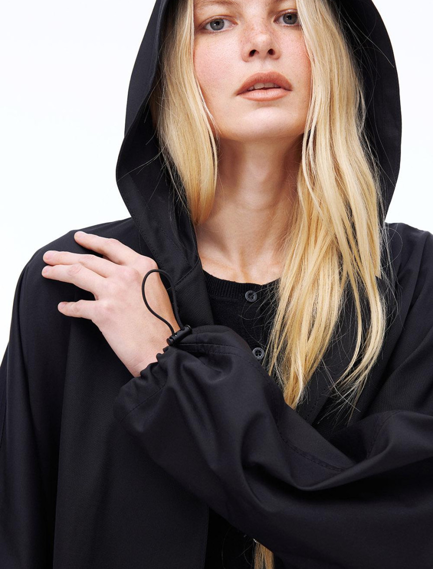 Capellas Rahat Kalıp Midi Boy Düşük Kollu Kapüşonlu Siyah Trençkot Capellas Rahat Kalıp Midi Boy Düşük Kollu Kapüşonlu Siyah Trençkot