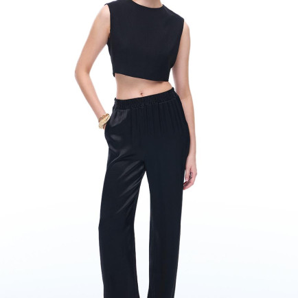 Seras Regular Fit Sıfır Kol Yuvarlak Yaka Siyah Renk Kadın Bluz Seras Regular Fit Sıfır Kol Yuvarlak Yaka Siyah Renk Kadın Bluz