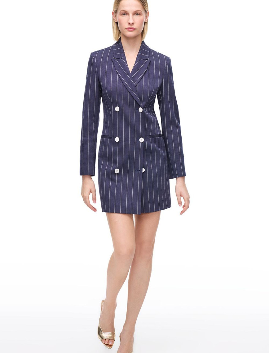 Çizgili Erkek Yaka Düğmeli Elbise Çizgili Erkek Yaka Düğmeli Elbise