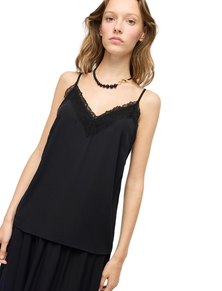 V-Yaka Dantel Detaylı Bluz V-Yaka Dantel Detaylı Bluz