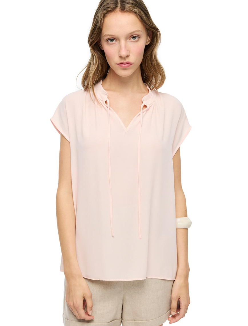 V-Yaka Düşük Kollu Bağcık Detaylı Bluz V-Yaka Düşük Kollu Bağcık Detaylı Bluz