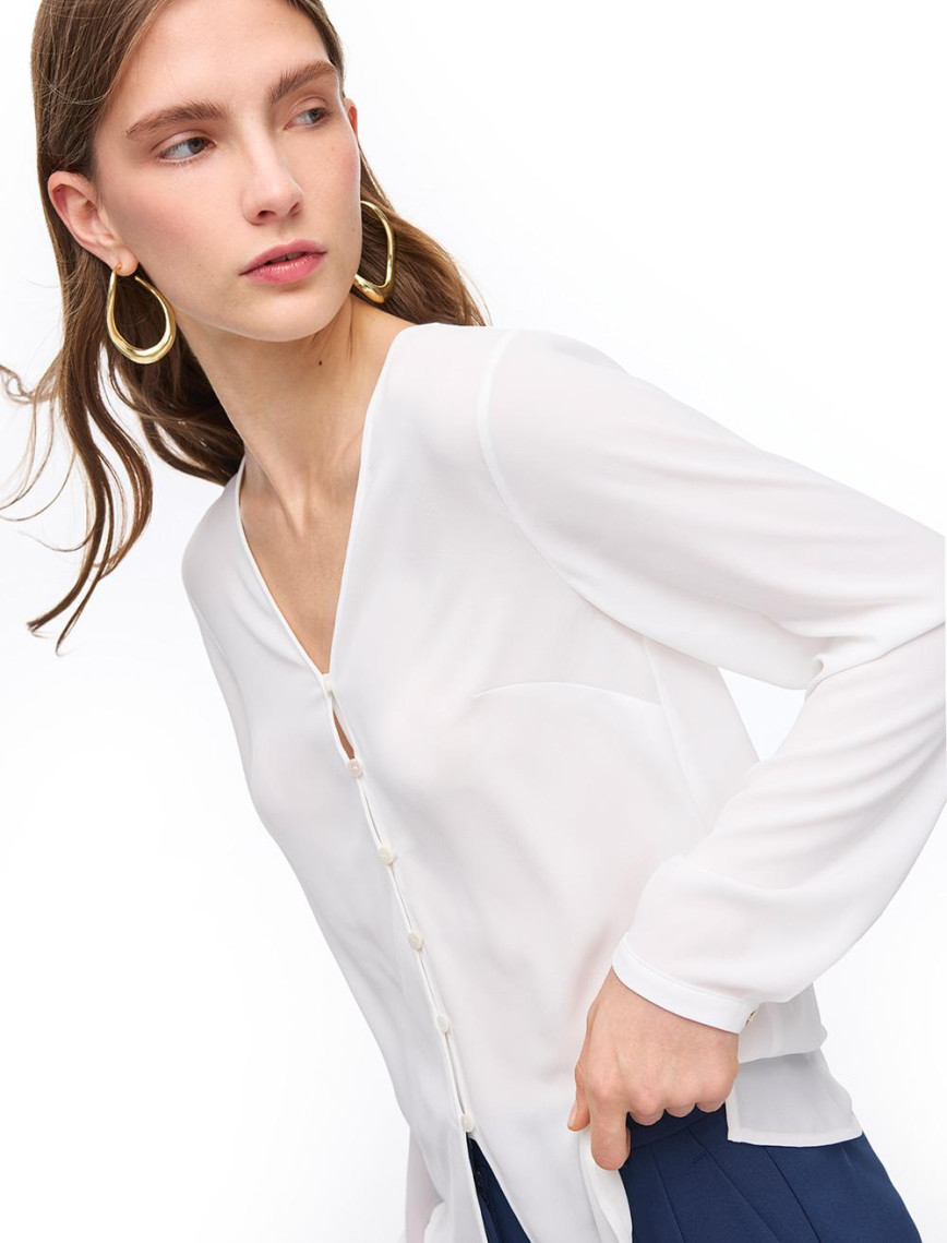 Beyaz Ametist Rahat Kalıp V-Yaka Bluz Beyaz Ametist Rahat Kalıp V-Yaka Bluz