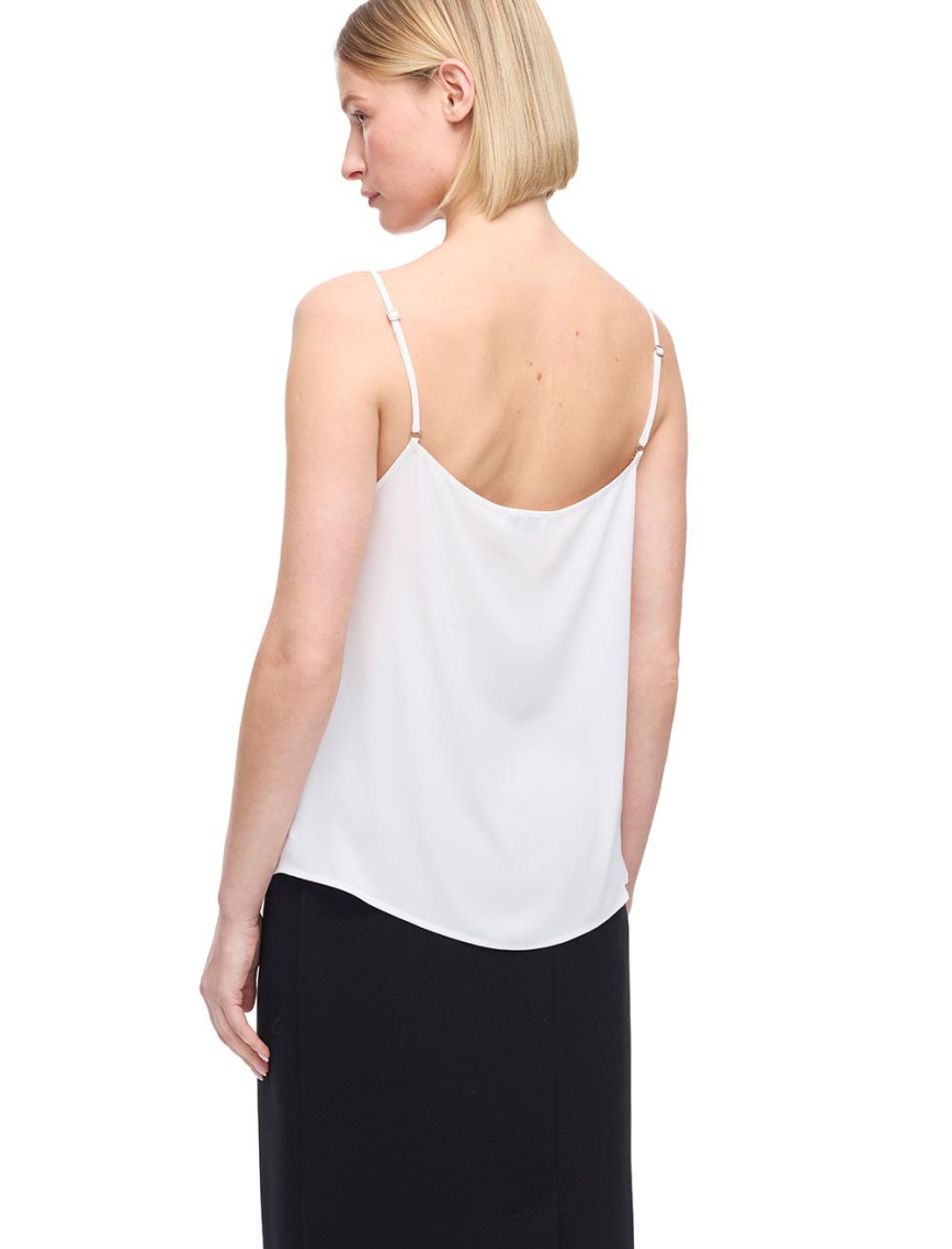 V-Yaka Dantel Detaylı Bluz V-Yaka Dantel Detaylı Bluz