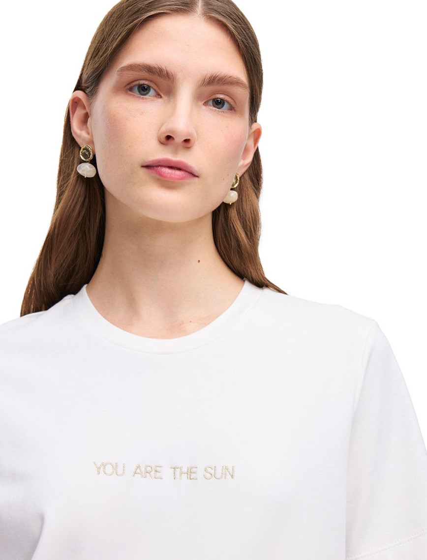 Makis Beyaz Renk Rahat Kalıp Bisiklet Yaka Takma Kol Tişört Makis Beyaz Renk Rahat Kalıp Bisiklet Yaka Takma Kol Tişört