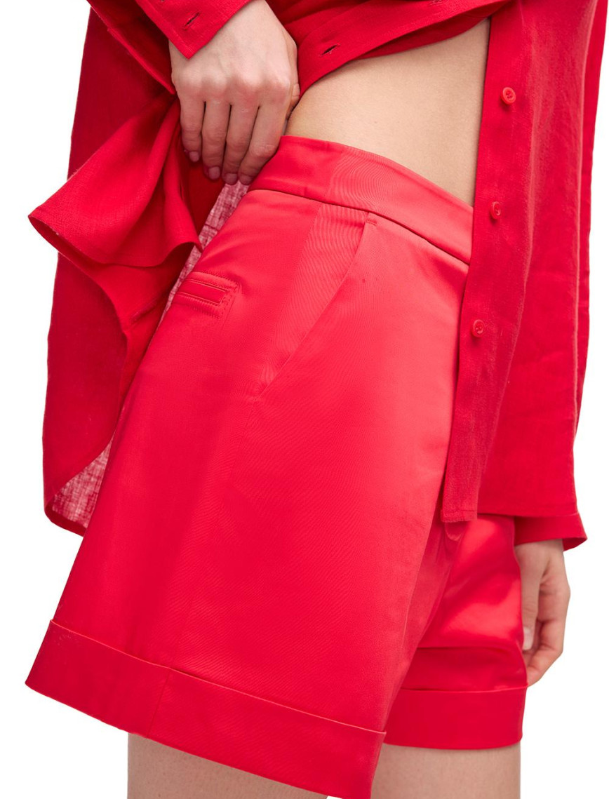 Kırmızı Flans Regular Fit Yüksek Bel Kısa Boy Şort Kırmızı Flans Regular Fit Yüksek Bel Kısa Boy Şort