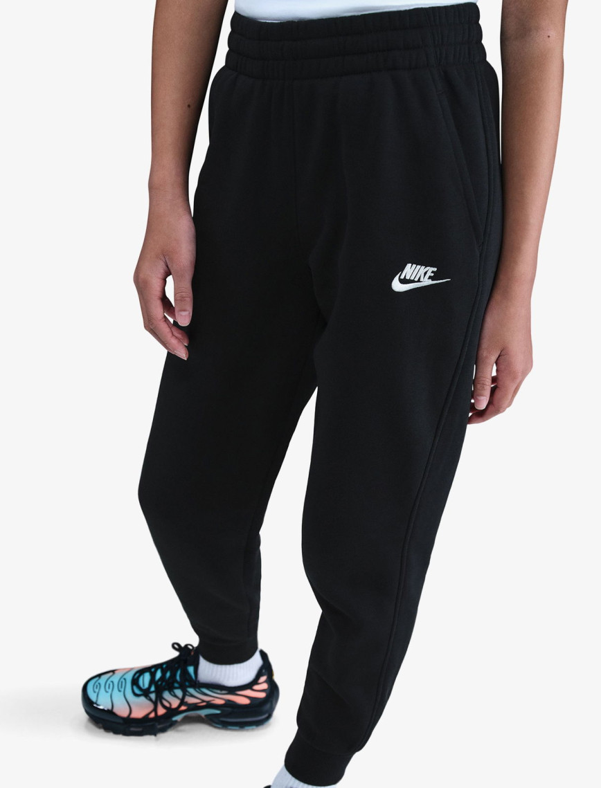 Nike Sportswear Club Fleece Genç Çocuk Siyah Eşofman Takımı Nike Sportswear Club Fleece Genç Çocuk Siyah Eşofman Takımı