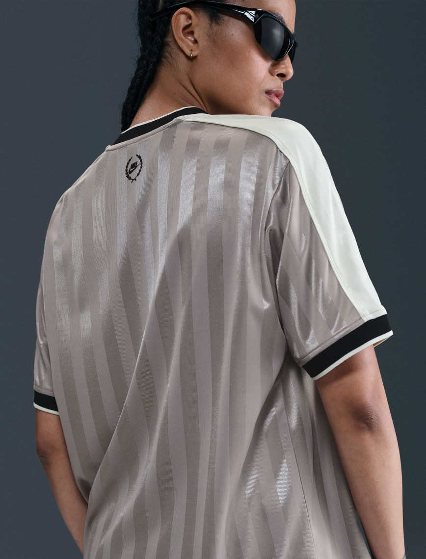 Nike Sportswear Kadın Gri T-Shirt Nike Sportswear Kadın Gri T-Shirt