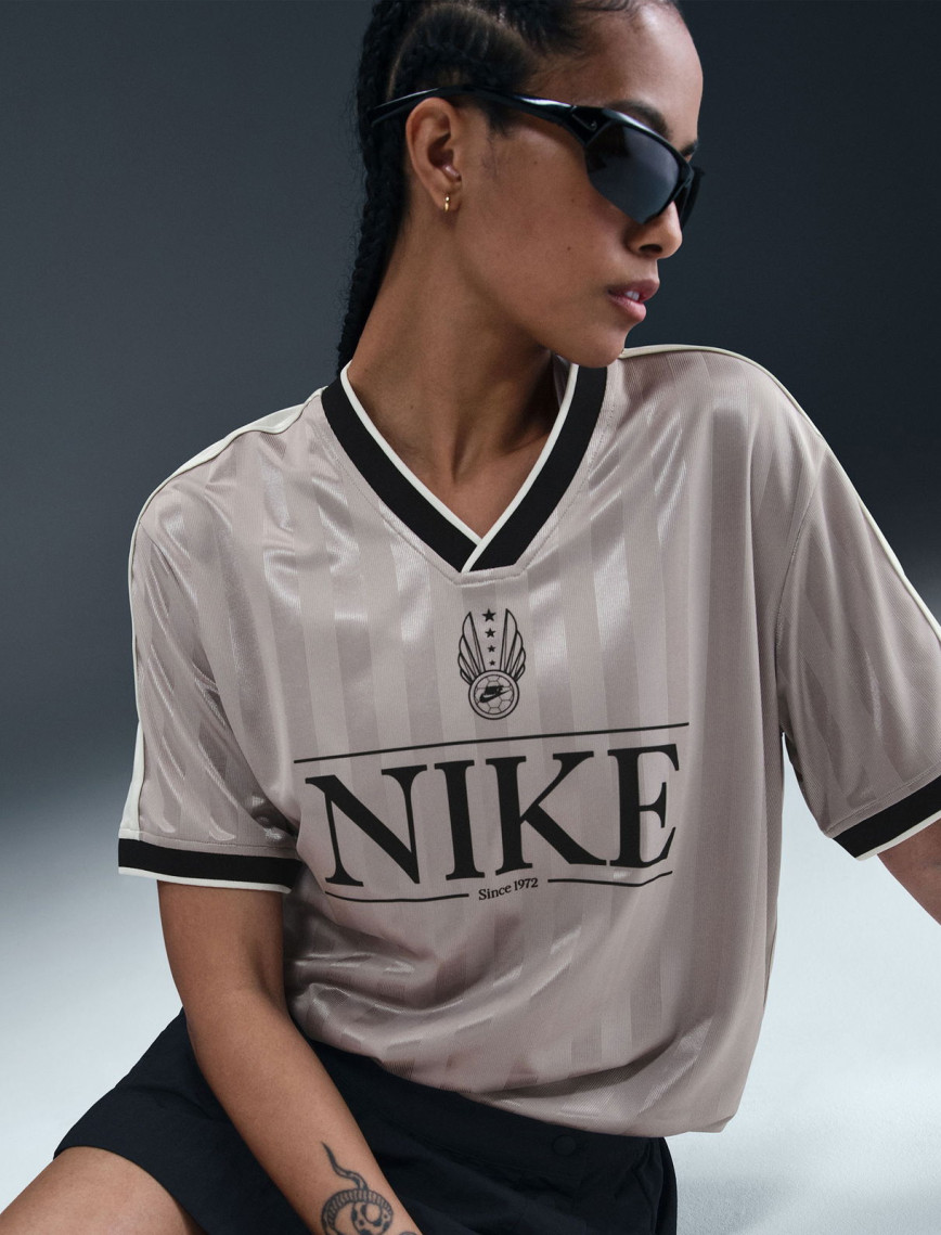 Nike Sportswear Kadın Gri T-Shirt Nike Sportswear Kadın Gri T-Shirt