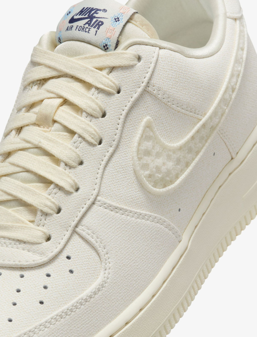 Nike Air Force 1 '07 LX Kadın Krem Rengi Spor Ayakkabı