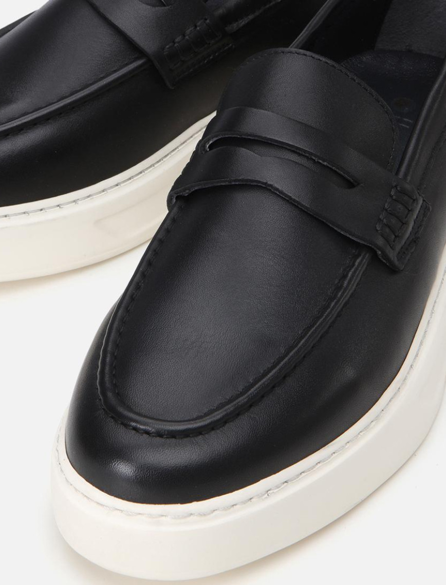 Erkek Deri Siyah Topuk Detaylı Şık Günlük Loafer Erkek Deri Siyah Topuk Detaylı Şık Günlük Loafer