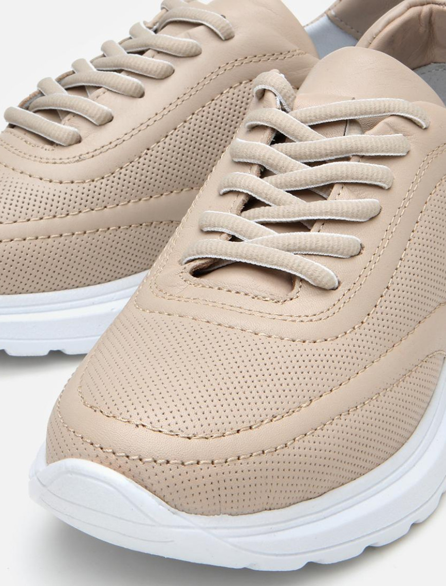 Kadın Deri Bej Kalın Tabanlı Spor Ayakkabı Kadın Deri Bej Kalın Tabanlı Spor Ayakkabı