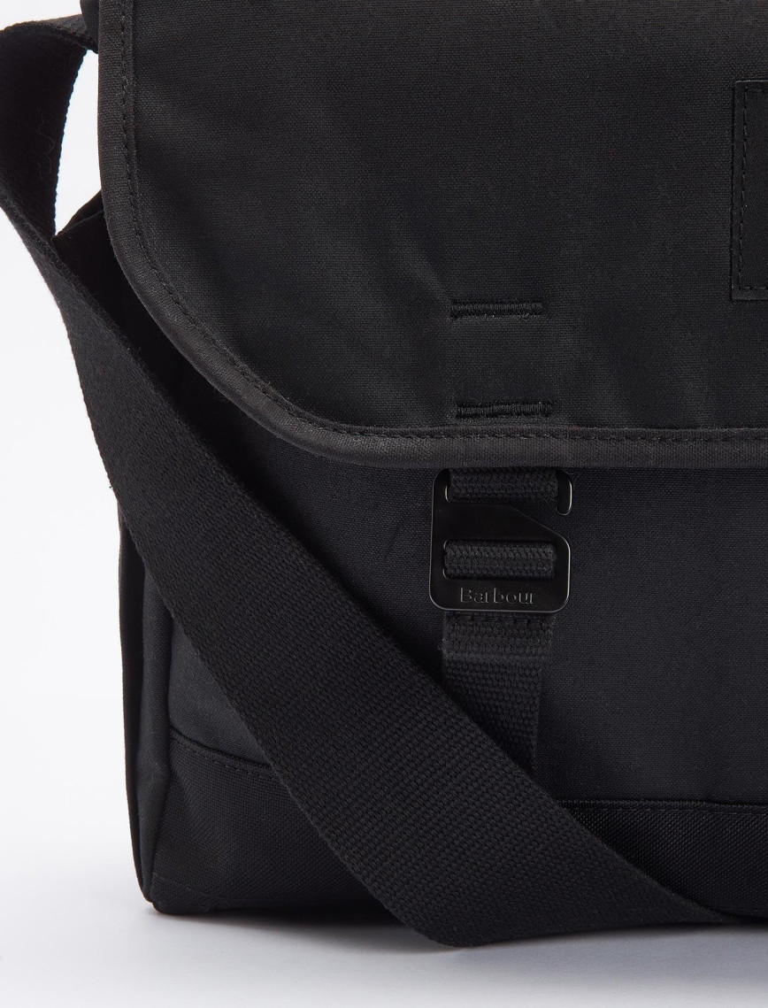Barbour Field Yağlı Postacı Çantası