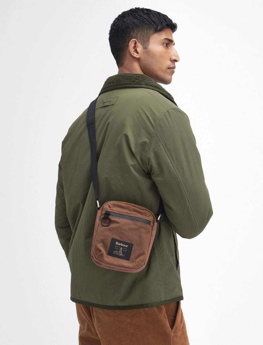 Barbour Field Yağlı Çapraz Askılı Çanta Barbour Field Yağlı Çapraz Askılı Çanta