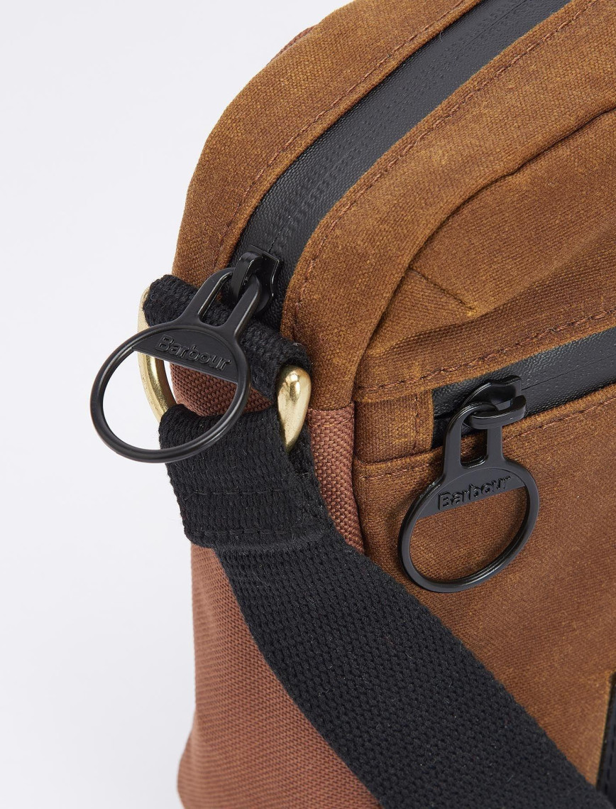Barbour Field Yağlı Çapraz Askılı Çanta Barbour Field Yağlı Çapraz Askılı Çanta