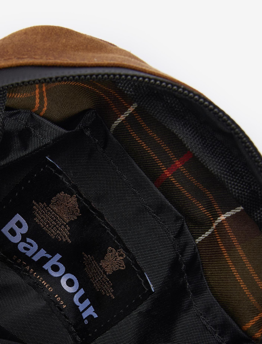 Barbour Field Yağlı Çapraz Askılı Çanta Barbour Field Yağlı Çapraz Askılı Çanta