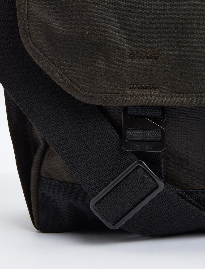 Barbour Field Yağlı Postacı Çantası