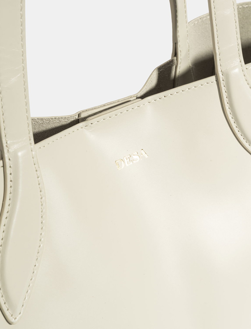 Kadın Beyaz Deri Omuz Çantası Kadın Beyaz Deri Omuz Çantası