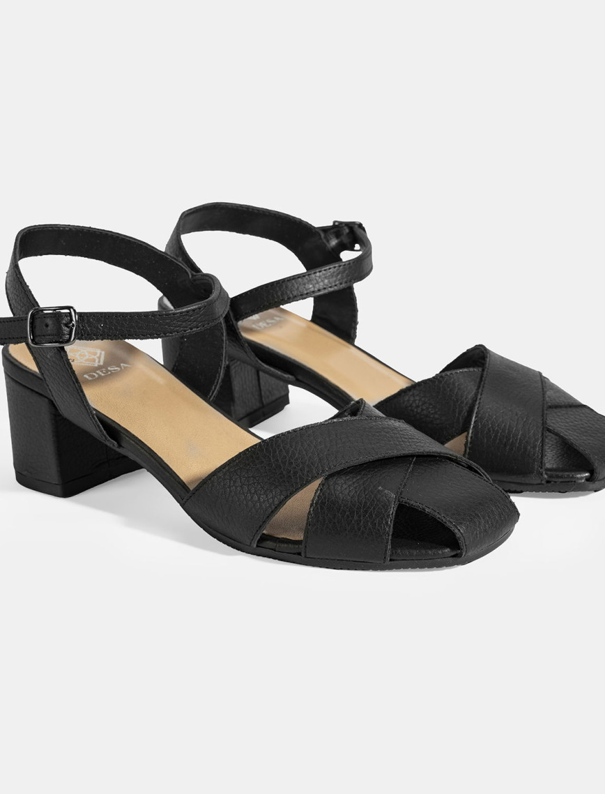 Kadın Siyah Ayarlanabilir Tokalı Deri Topuklu Sandalet Kadın Siyah Ayarlanabilir Tokalı Deri Topuklu Sandalet