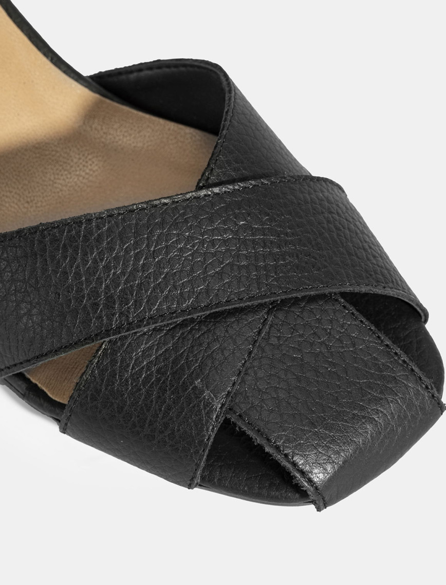 Kadın Siyah Ayarlanabilir Tokalı Deri Topuklu Sandalet Kadın Siyah Ayarlanabilir Tokalı Deri Topuklu Sandalet