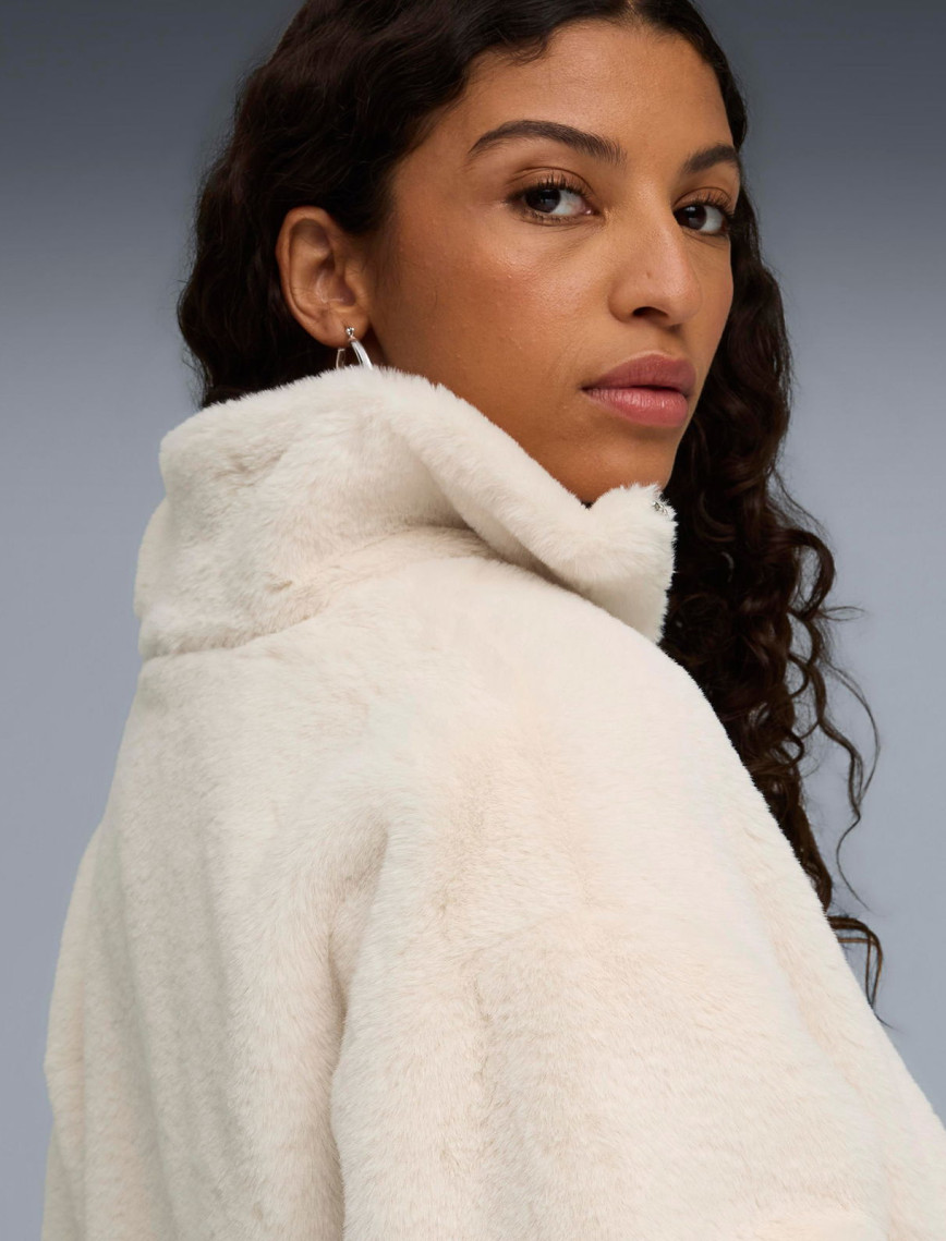 Puma Soft Fleece Kadın Siyah Ceket Puma Soft Fleece Kadın Siyah Ceket