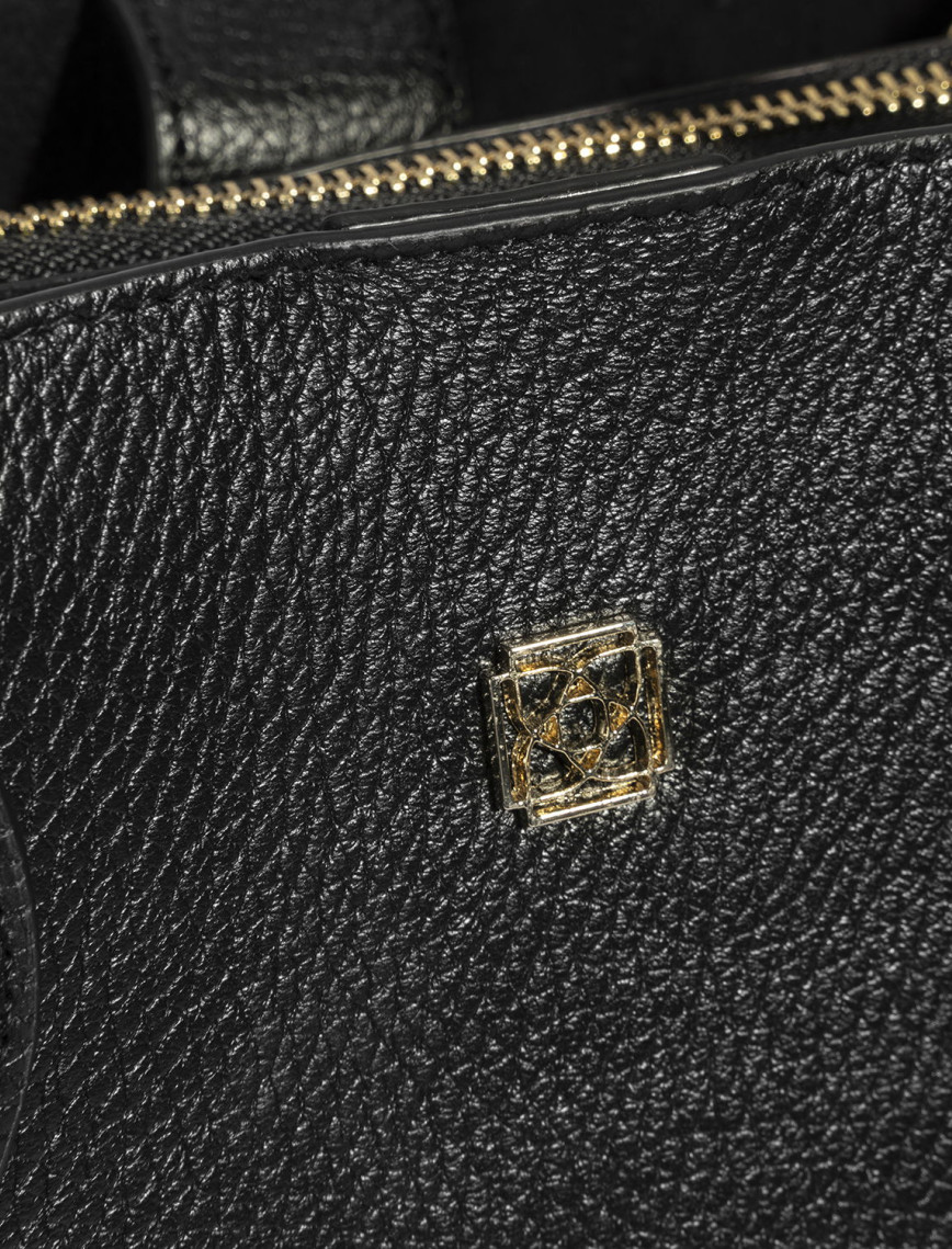 Kadın Siyah Deri Omuz Çantası Kadın Siyah Deri Omuz Çantası