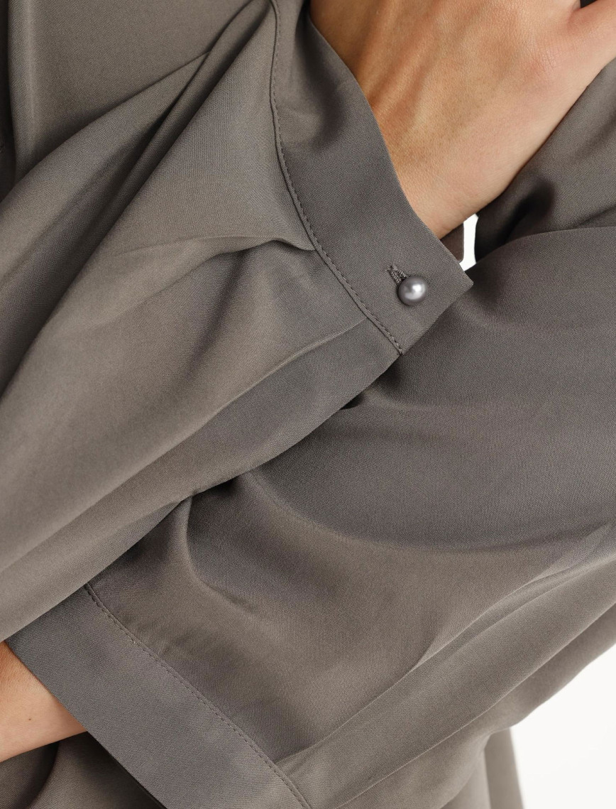 YARGICI İnci Düğmeli Bluz YARGICI İnci Düğmeli Bluz