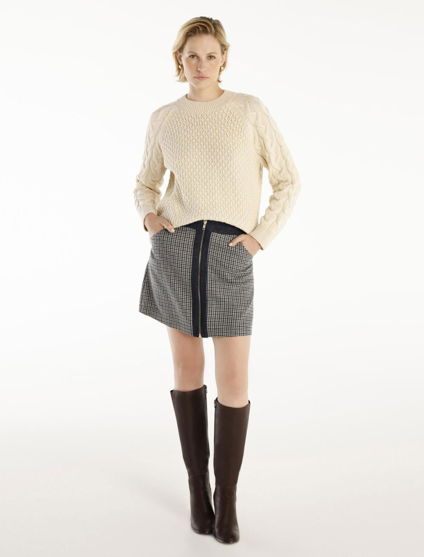 YARGICI A-Line Önü Fermuarlı Cepli Denim Detaylı Kısa Etek YARGICI A-Line Önü Fermuarlı Cepli Denim Detaylı Kısa Etek