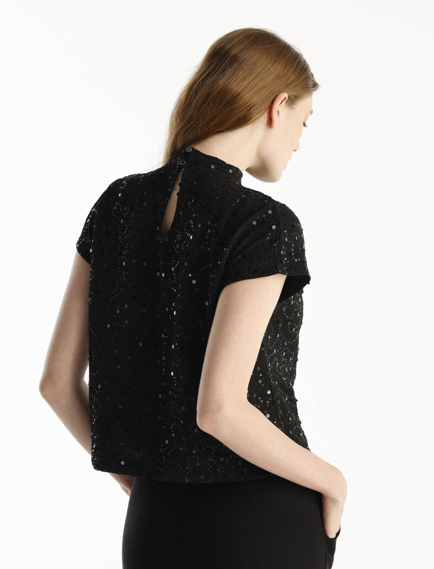 YARGICI Yüksek Yakalı Kolsuz T-Shirt YARGICI Yüksek Yakalı Kolsuz T-Shirt