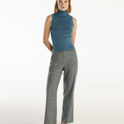 Kolsuz Dik Yakalı Triko Kolsuz Dik Yakalı Triko