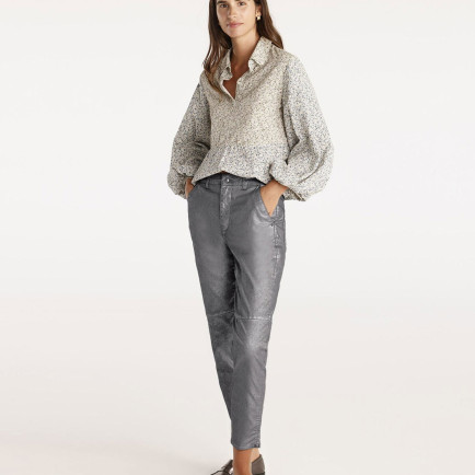 YARGICI Kesik Detaylı Yüksek Bel Düz Kesim Pantolon YARGICI Kesik Detaylı Yüksek Bel Düz Kesim Pantolon