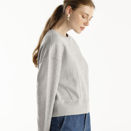 Pens Detaylı Uzun Kollu Bisiklet Yaka Sweatshirt Pens Detaylı Uzun Kollu Bisiklet Yaka Sweatshirt