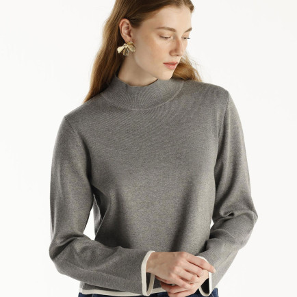 Dik Yakalı Uzun Kollu Kazak Dik Yakalı Uzun Kollu Kazak