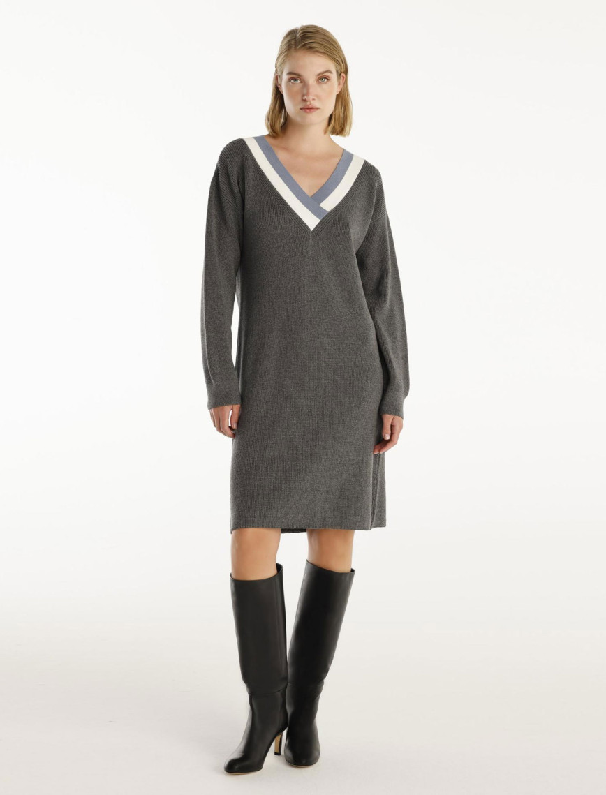 YARGICI V-Yakalı Triko Elbise YARGICI V-Yakalı Triko Elbise