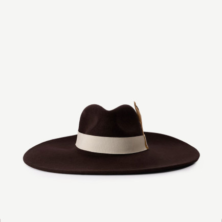 YARGICI Tüy Detaylı Klasik Şapka YARGICI Tüy Detaylı Klasik Şapka