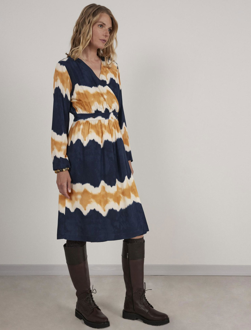 YARGICI V Yaka Elbise YARGICI V Yaka Elbise