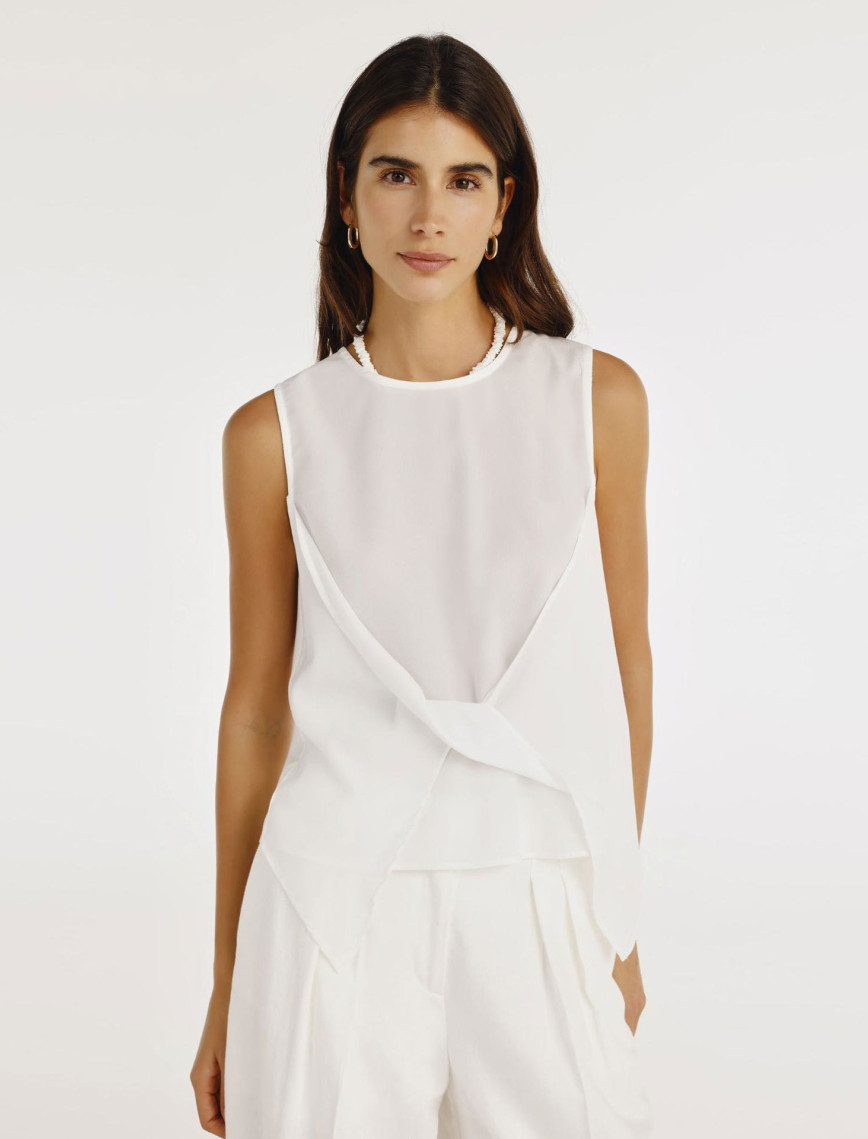 YARGICI Önü Detaylı Kolsuz Bluz YARGICI Önü Detaylı Kolsuz Bluz