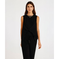 YARGICI Önü Detaylı Kolsuz Bluz YARGICI Önü Detaylı Kolsuz Bluz