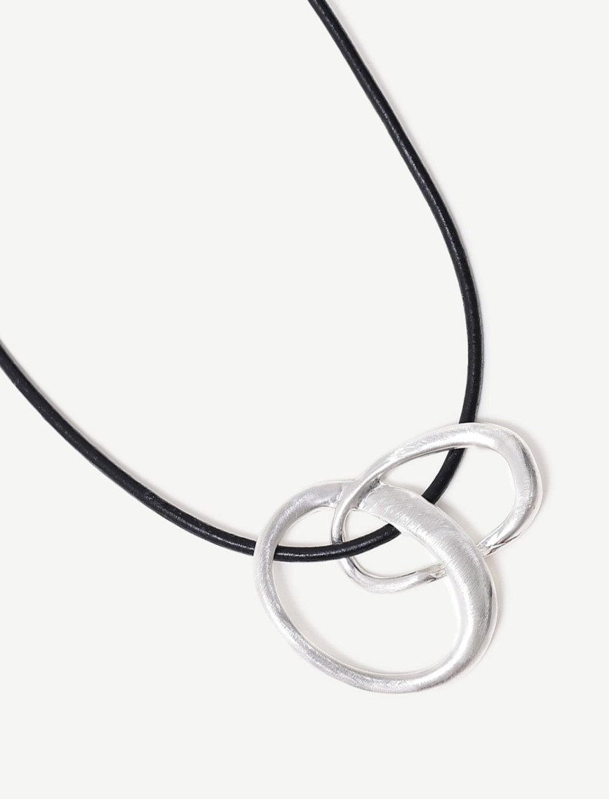 YARGICI Halka Aksesuarlı Kolye YARGICI Halka Aksesuarlı Kolye