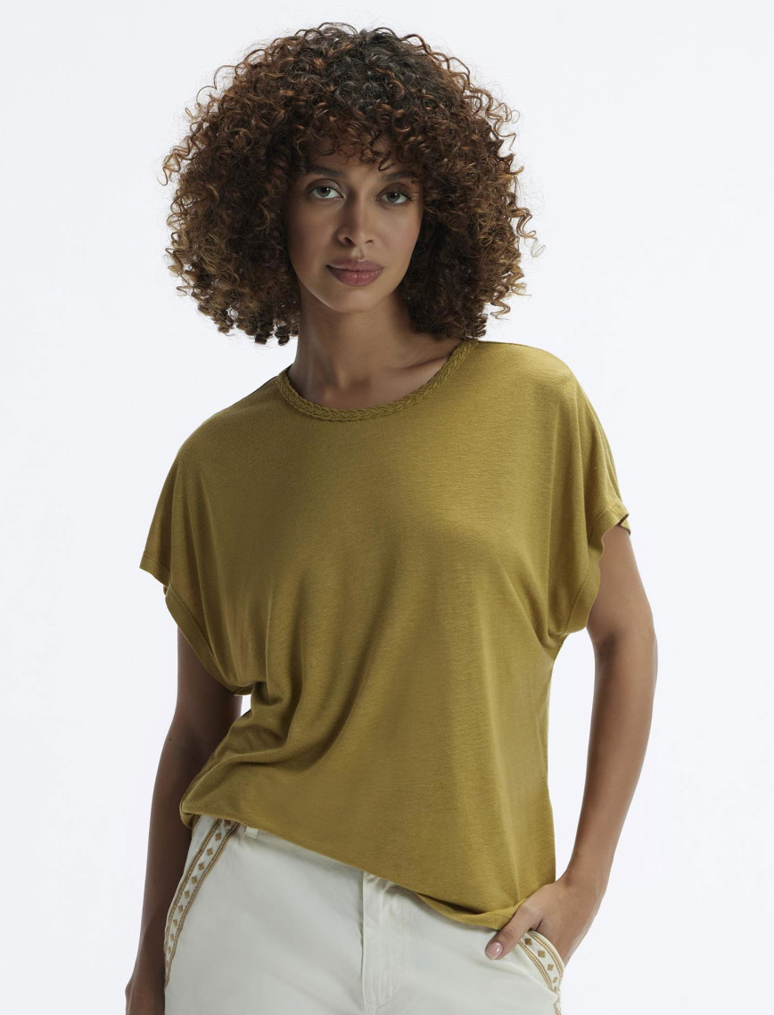 YARGICI Yaka Detaylı Kısa Kollu T-Shirt YARGICI Yaka Detaylı Kısa Kollu T-Shirt