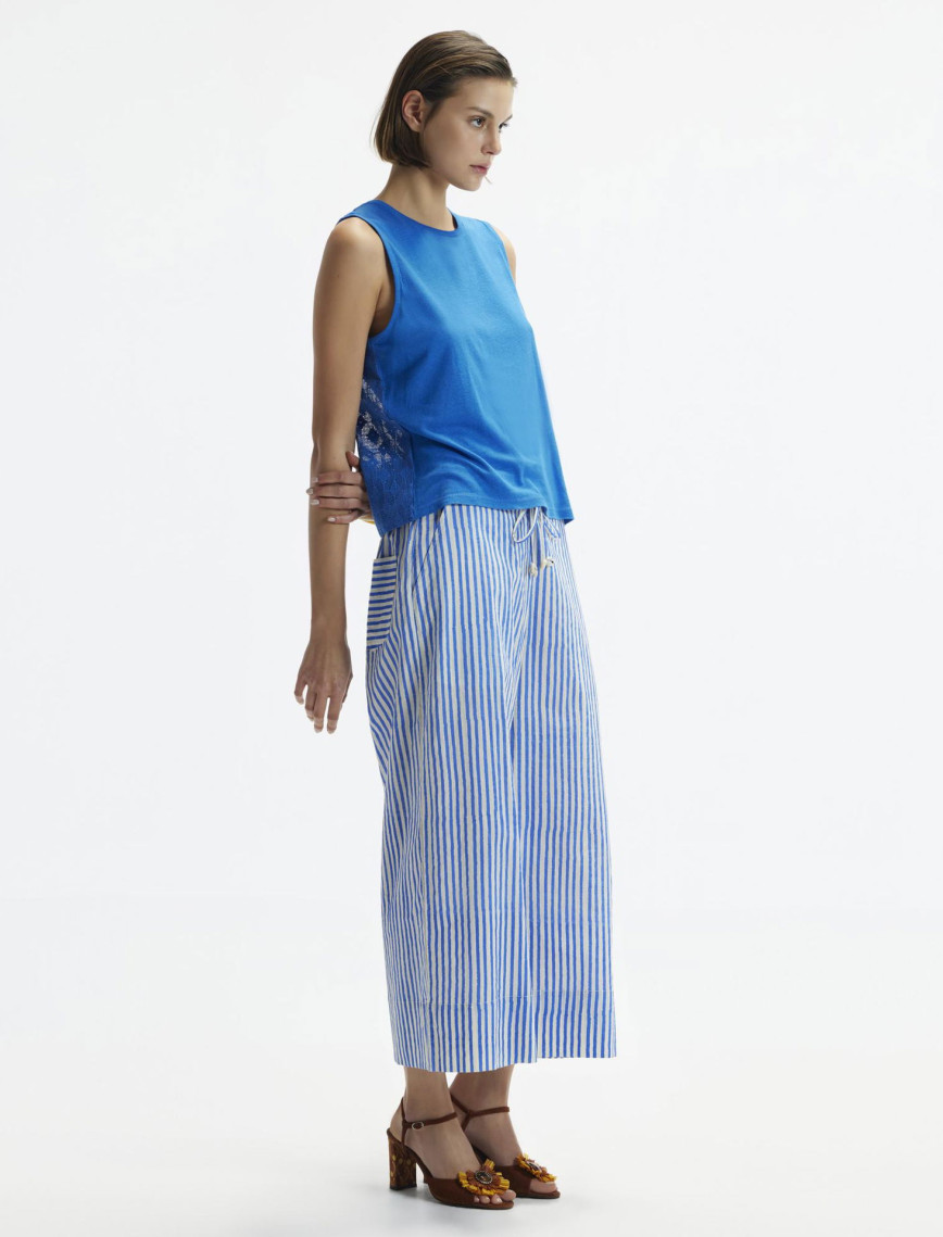 YARGICI Kolsuz Sırt Detaylı T-Shirt YARGICI Kolsuz Sırt Detaylı T-Shirt