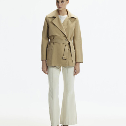 YARGICI Kelebek Yaka Rüzgarlıklı Kısa Pardösü YARGICI Kelebek Yaka Rüzgarlıklı Kısa Pardösü