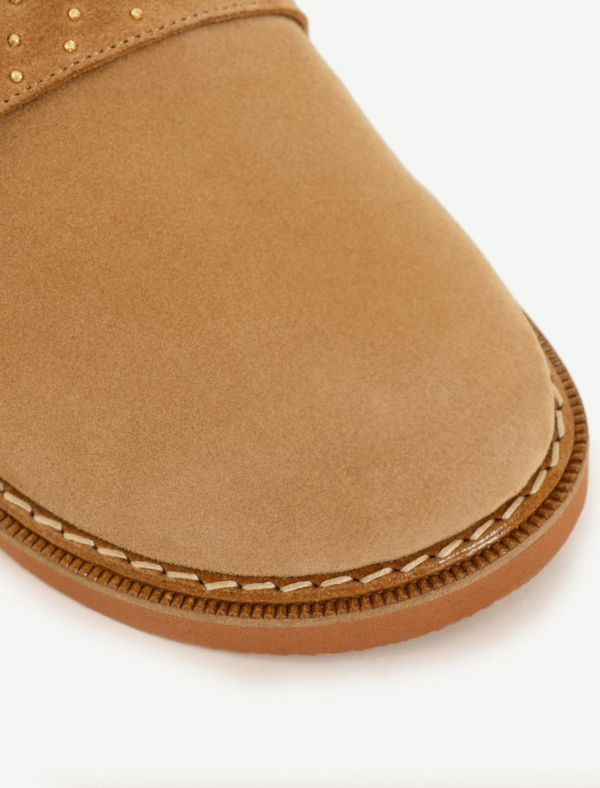 Toka Ve Aksesuar Detaylı Önü Kapalı Deri Terlik Toka Ve Aksesuar Detaylı Önü Kapalı Deri Terlik