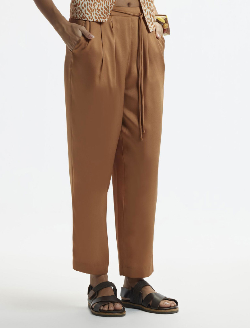 YARGICI Bol Kesim Cepli Bağlama Detaylı Pantolon YARGICI Bol Kesim Cepli Bağlama Detaylı Pantolon